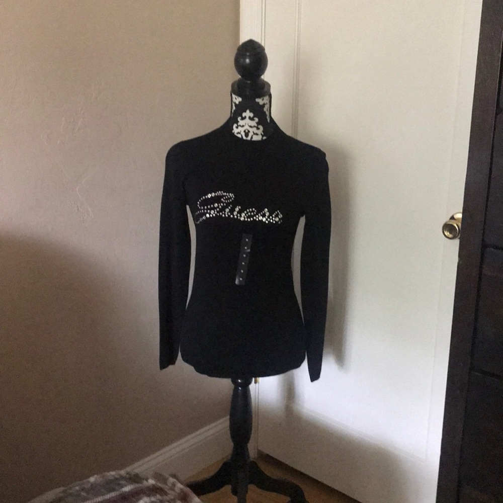 Beautiful Guess knit top open back